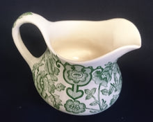 Lade das Bild in den Galerie-Viewer, 3er Set MILCHKÄNNCHEN & ZUCKERDOSE MIT DECKEL "Indian Tree" (Limited) - Keramik / Steingut, Staffordshire Abstrakt Blatt Blätter Pflanzen Pfeil Motiv Dekor, Hand graviert (Hand Engraved)