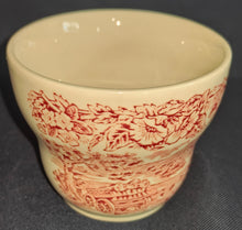 Lade das Bild in den Galerie-Viewer, 2er Set MILCHKÄNNCHEN & ZUCKERDOSE OHNE DECKEL - Keramik / Steingut, Flora Planzen Blumenblüten Holzwagen Baum Bäume Motiv Dekor