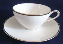Lade das Bild in den Galerie-Viewer, TEETASSE - Porzellan, Goldrand Klassisch Motiv Dekor