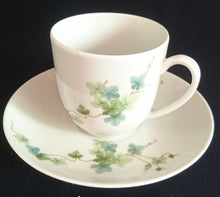 Lade das Bild in den Galerie-Viewer, UNTERTASSE - Porzellan, Flora Blatt Blätter Ranken Efeu Motiv Dekor (BC)