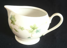 Lade das Bild in den Galerie-Viewer, MILCHKÄNNCHEN - Porzellan, Flora Blatt Blätter Ranken Efeu Motiv Dekor (BC)