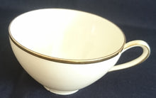 Lade das Bild in den Galerie-Viewer, TEETASSE - Porzellan, Goldrand Klassisch Motiv Dekor