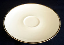 Lade das Bild in den Galerie-Viewer, UNTERTASSE - Porzellan, Goldrand Klassisch Motiv Dekor (BC)
