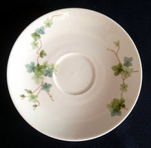 Lade das Bild in den Galerie-Viewer, UNTERTASSE - Porzellan, Flora Blatt Blätter Ranken Efeu Motiv Dekor (BC)