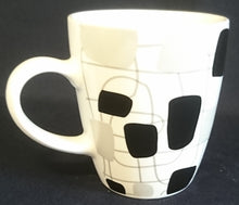 Lade das Bild in den Galerie-Viewer, KAFFEETASSE - Porzellan, Abstrakt Flecken Zeichen Karo Symbole Linien Striche Motiv Dekor