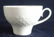 Lade das Bild in den Galerie-Viewer, TEETASSE - Porzellan, Symbol Fächer Muster Relief Motiv Dekor (BC)