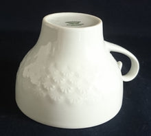 Lade das Bild in den Galerie-Viewer, 2er Set TEETASSEN - Porzellan, Symbol Fächer Muster Relief Motiv Dekor