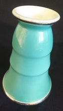 Lade das Bild in den Galerie-Viewer, ART DECO BLUMENVASE - Porzellan, (Grün) Gewölbtes Relief Platin Motiv Dekor Rand, Sehr Alt