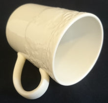 Lade das Bild in den Galerie-Viewer, 2er Set KAFFEETASSEN - Keramik / Steingut, Flora Obst Weintrauben Birnen Blatt Blüten Abstrakt Rand Relief Motiv Dekor