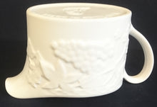 Lade das Bild in den Galerie-Viewer, MILCHKÄNNCHEN - Keramik / Steingut, Flora Obst Weintrauben Birnen Blatt Blüten Abstrakt Rand Relief Motiv Dekor