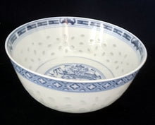 Lade das Bild in den Galerie-Viewer, DESSERTSCHALE - Porzellan, Blatt Blätter Striche Linien Pluszeichen Punkte Tupfen Relief Dekor