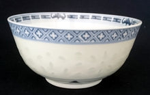 Lade das Bild in den Galerie-Viewer, DESSERTSCHALE - Porzellan, Blatt Blätter Striche Linien Pluszeichen Punkte Tupfen Relief Dekor