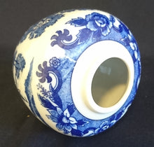 Lade das Bild in den Galerie-Viewer, BLUMENVASE - Porzellan, Flora Pflanzen Ranken Windmühlen Segelschiffe Meer See Baum Bäume Motiv Dekor