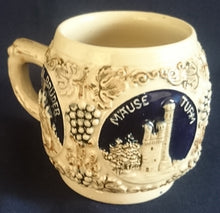 Lade das Bild in den Galerie-Viewer, 2er Set BOWLE~ GETRÄNKEKRÜGE - Keramik / Steingut, Burgen Schloß Schlösser Ruinen Weintrauben Abstrakt Aufschrift Motiv Dekor