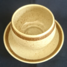 Lade das Bild in den Galerie-Viewer, SAUCIER "Onda Sahara" - Porzellan, Zweifärbiges Gesprenkeltes Linien Dekor