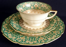 Lade das Bild in den Galerie-Viewer, 3er TEE SAMMELGEDECK - Porzellan, Flora Blumenblüten Pflanzen Abstrakt Zeichen Symbole Goldrand Motiv Dekor (nBC)