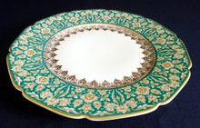 Lade das Bild in den Galerie-Viewer, 3er TEE SAMMELGEDECK - Porzellan, Flora Blumenblüten Pflanzen Abstrakt Zeichen Symbole Goldrand Motiv Dekor (nBC)