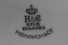 Lade das Bild in den Galerie-Viewer, 3er TEE SAMMELGEDECK - Porzellan, Flora Blumenblüten Pflanzen Abstrakt Zeichen Symbole Goldrand Motiv Dekor (nBC)