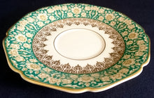 Lade das Bild in den Galerie-Viewer, 3er TEE SAMMELGEDECK - Porzellan, Flora Blumenblüten Pflanzen Abstrakt Zeichen Symbole Goldrand Motiv Dekor (nBC)