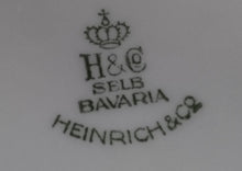 Lade das Bild in den Galerie-Viewer, 3er TEE SAMMELGEDECK - Porzellan, Flora Blumenblüten Pflanzen Abstrakt Zeichen Symbole Goldrand Motiv Dekor (nBC)