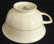 Lade das Bild in den Galerie-Viewer, 3er TEE SAMMELGEDECK - Porzellan, Flora Blumenblüten Pflanzen Abstrakt Zeichen Symbole Goldrand Motiv Dekor (nBC)