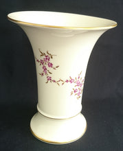 Lade das Bild in den Galerie-Viewer, BLUMENVASE - Porzellan, Flora Blumenblüten Pflanzen Ranken Goldrand Motiv Dekor