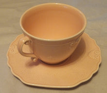 Lade das Bild in den Galerie-Viewer, KAFFEETASSE "Genevieve Lethu" - Keramik / Steingut, Rosa Gesprenkeltes Punkte Rand Linien Abstrakt Motiv Dekor