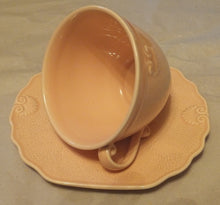 Lade das Bild in den Galerie-Viewer, UNTERTASSE "Genevieve Lethu" - Keramik / Steingut, Grün Gesprenkeltes Punkte Rand Linien Abstrakt Motiv Dekor