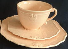 Lade das Bild in den Galerie-Viewer, 2er Set 2er KAFFEEGEDECKE "Genevieve Lethu" - Keramik / Steingut, Rosa Gesprenkeltes Punkte Rand Linien Abstrakt Motiv Dekor