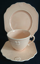 Lade das Bild in den Galerie-Viewer, 2er Set 2er KAFFEEGEDECKE "Genevieve Lethu" - Keramik / Steingut, Rosa Gesprenkeltes Punkte Rand Linien Abstrakt Motiv Dekor