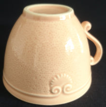 Lade das Bild in den Galerie-Viewer, KAFFEETASSE "Genevieve Lethu" - Keramik / Steingut, Rosa Gesprenkeltes Punkte Rand Linien Abstrakt Motiv Dekor