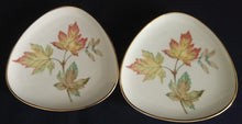Lade das Bild in den Galerie-Viewer, 2er Set ABLAGETELLERCHEN "Diadem" - Porzellan, Goldrand Blatt Blätter Herbstlaub Motiv Dekor