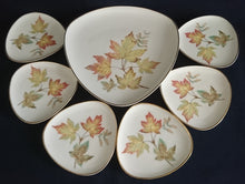 Lade das Bild in den Galerie-Viewer, ABLAGETELLERCHEN "Diadem" - Porzellan, Goldrand Blatt Blätter Herbstlaub Motiv Dekor (BC)