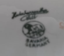 Lade das Bild in den Galerie-Viewer, 7er Set ABLAGETELLERCHEN & DESSERTTELLER "Diadem" - Porzellan, Goldrand Blatt Blätter Herbstlaub Motiv Dekor