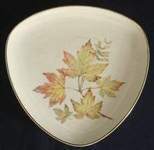 Lade das Bild in den Galerie-Viewer, DESSERTTELLER "Diadem" - Porzellan, Goldrand Blatt Blätter Herbstlaub Motiv Dekor (BC)