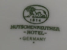 Lade das Bild in den Galerie-Viewer, MILCHKAKAO GETRÄNKEKÄNNCHEN "Hotel" - Porzellan, Flora Blumenblüten Pflanzen Blatt Blätter Dekorrand Motiv (nBC)