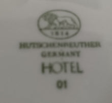 Lade das Bild in den Galerie-Viewer, ZUCKERDOSE OHNE DECKEL "Hotel" - Porzellan, Flora Blumenblüten Pflanzen Blatt Blätter Dekorrand Motiv (nBC)