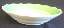 Lade das Bild in den Galerie-Viewer, SALATSCHALE "Medley (Summerdream - Green)" - Porzellan, Breiter Rand Linien Motiv Dekor