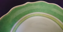 Lade das Bild in den Galerie-Viewer, SALATSCHALE "Medley (Summerdream - Green)" - Porzellan, Breiter Rand Linien Motiv Dekor