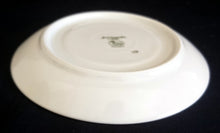 Lade das Bild in den Galerie-Viewer, 2er Set UNTERTASSEN - Porzellan, Goldrand Klassisch Linien Motiv Dekor