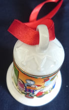 Lade das Bild in den Galerie-Viewer, SAMMEL- WEIHNACHTSGLOCKE "2011" - Porzellan, Weihnachtsfamilienfest Geschenke Luciafest Motiv Dekor (nBC)