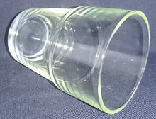 Lade das Bild in den Galerie-Viewer, GETRÄNKEGLAS - Hartglas, Mittiger Relief Halte Knick Form Motiv Dekor