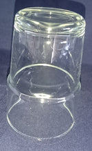 Lade das Bild in den Galerie-Viewer, 2er Set GETRÄNKEGLÄSER - Hartglas, Mittiger Relief Halte Knick Form Motiv Dekor