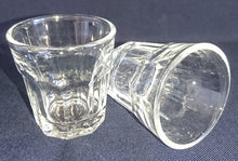 Lade das Bild in den Galerie-Viewer, SHOT~ SCHNAPS~ GETRÄNKEGLAS - Hartglas, Säulenartiges Relief Motiv Dekor