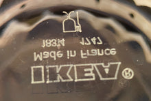 Lade das Bild in den Galerie-Viewer, Zwei klare Hartglas-Getränkegläser mit geometrischem, gezacktem Linien- und Karo-Motiv in Schwarz und Grau, von IKEA SWEDEN.