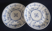 Lade das Bild in den Galerie-Viewer, 2er Set SUPPENTASSEN UNTERTELLER - Porzellan, Indisch Blau Strohblumen Motiv Dekor