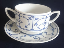 Lade das Bild in den Galerie-Viewer, 2er Set SUPPENTASSEN - Porzellan, Indisch Blau Strohblumen Motiv Dekor