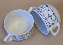 Lade das Bild in den Galerie-Viewer, SUPPENTASSE - Porzellan, Indisch Blau Strohblumen Motiv Dekor