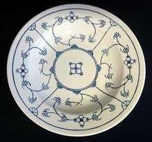 Lade das Bild in den Galerie-Viewer, SUPPENTELLER - Porzellan, Indisch Blau Strohblumen Motiv Dekor