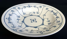 Lade das Bild in den Galerie-Viewer, SUPPENTELLER - Porzellan, Indisch Blau Strohblumen Motiv Dekor